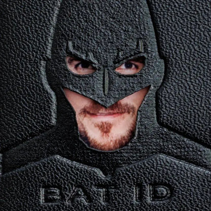 Cartera de Batman con tres compartimentos para identificación y licencia de conducir - Diseño unisex de personaje de dibujos animados - Regalo perfecto para Halloween o el Día del Padre - 10 cm x 7,1 cm